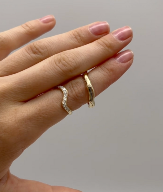Wavy wedding bands