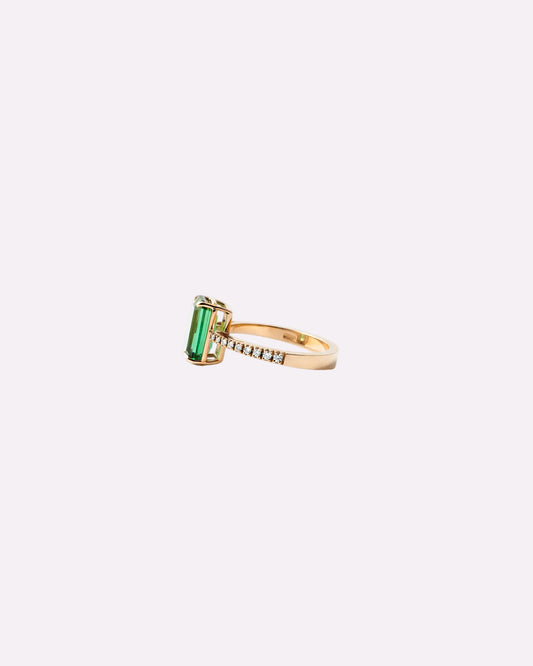 Tourmaline half-entity ring