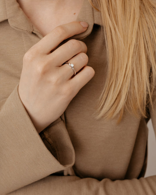 Floating diamond ring