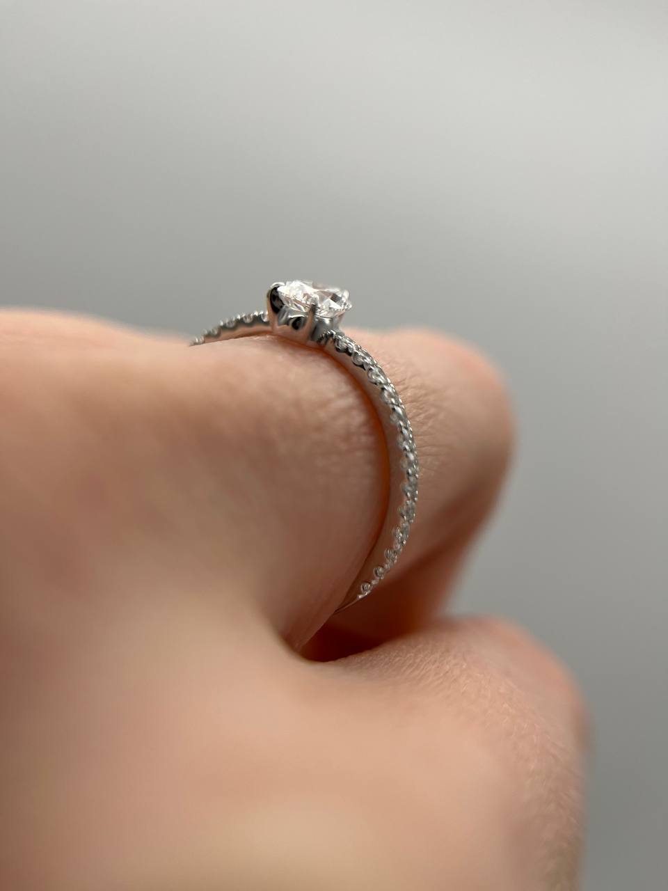 Pear diamond on half-entity band