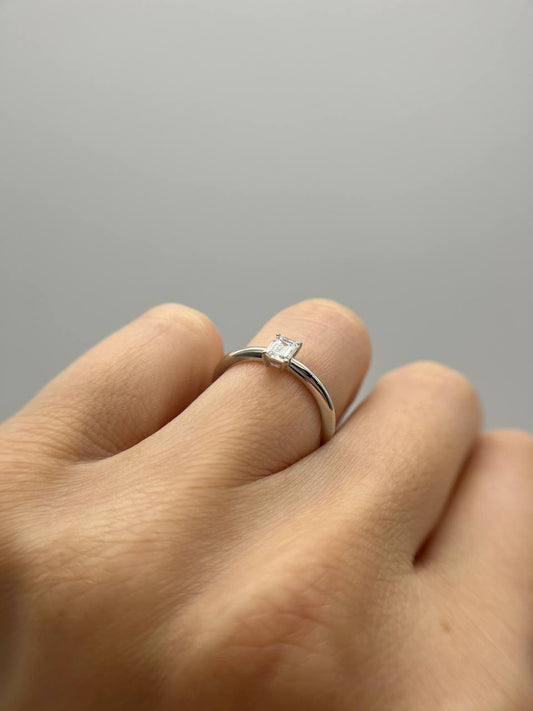 Emerald-cut Diamond ring
