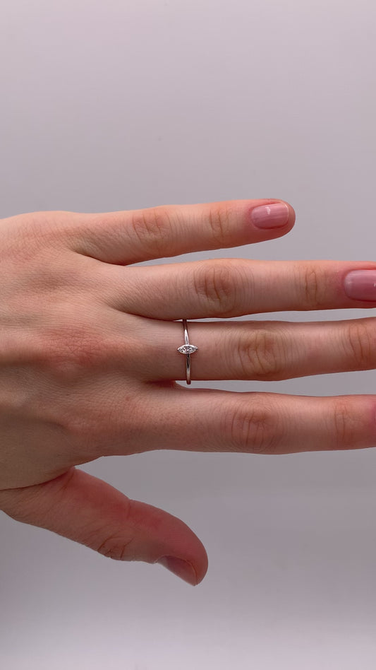 Marqise lab-diamond ring